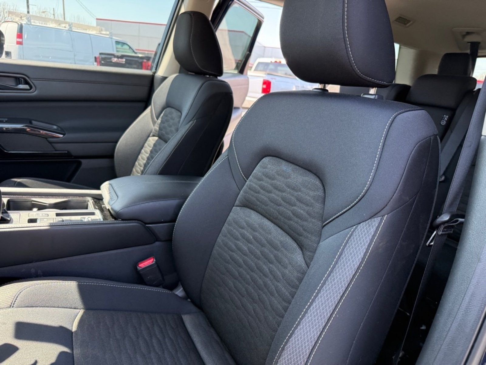 Used 2025 Nissan Pathfinder SV FWD image 25