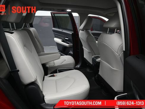 Used 2024 Toyota Grand Highlander AWD image 34