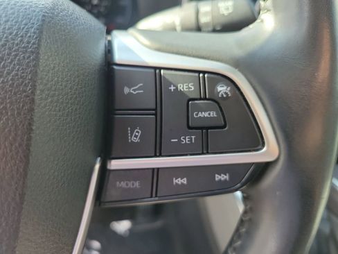 Used 2023 Toyota Highlander Limited image 32