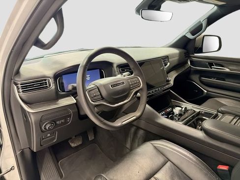 Used 2022 Jeep Wagoneer Series III AWD/4WD image 9