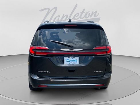Used 2023 Chrysler Pacifica Limited FWD image 7