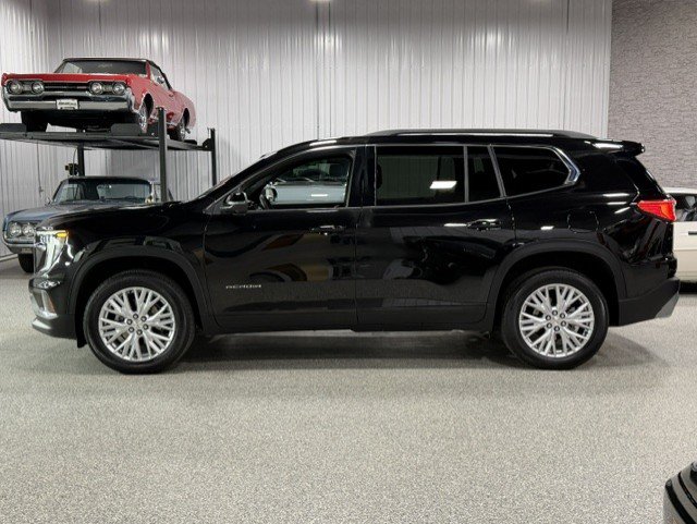 Certified 2026 GMC Acadia Elevation w/ Elevation Premium Package AWD/4WD image 2