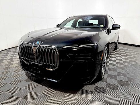 Used 2023 BMW 760i xDrive AWD/4WD image 3