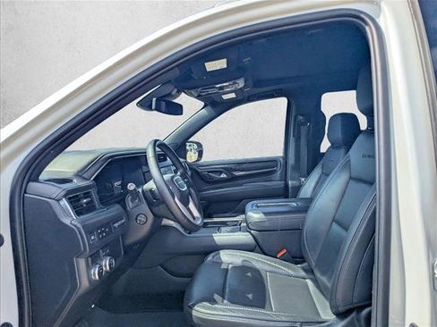 Used 2024 GMC Yukon Denali RWD image 12