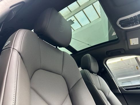 New 2026 Porsche Macan image 18