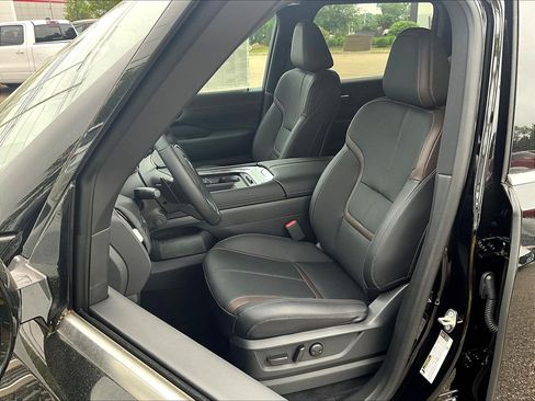 New 2025 Nissan Armada SL w/ Captain's Chari Seat Package AWD/4WD image 11