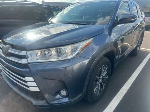 Used 2018 Toyota Highlander XLE image 3