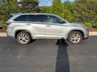 Used 2015 Toyota Highlander Plus FWD video 1