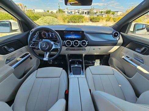 Used 2025 Mercedes-Benz GLA 250 4MATIC image 22