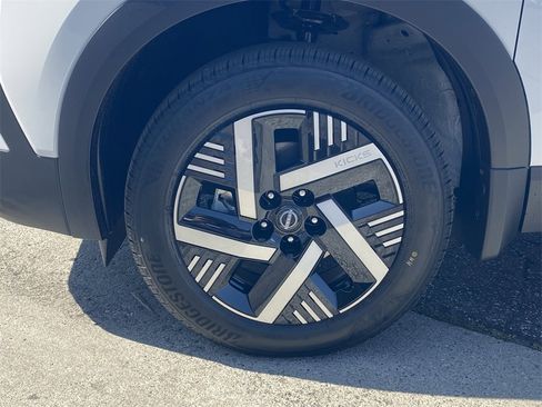 New 2026 Nissan Kicks SV image 7