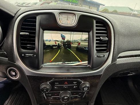 Used 2018 Chrysler 300 Limited w/ Safetytec Plus Group image 32