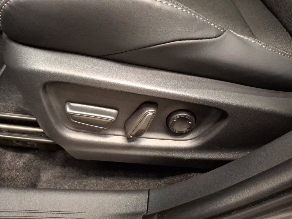 Used 2026 Toyota C-HR AWD/4WD image 15
