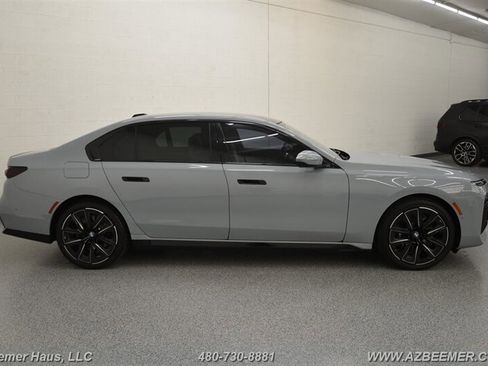 Used 2023 BMW 740i w/ Parking Assistance Package RWD image 7