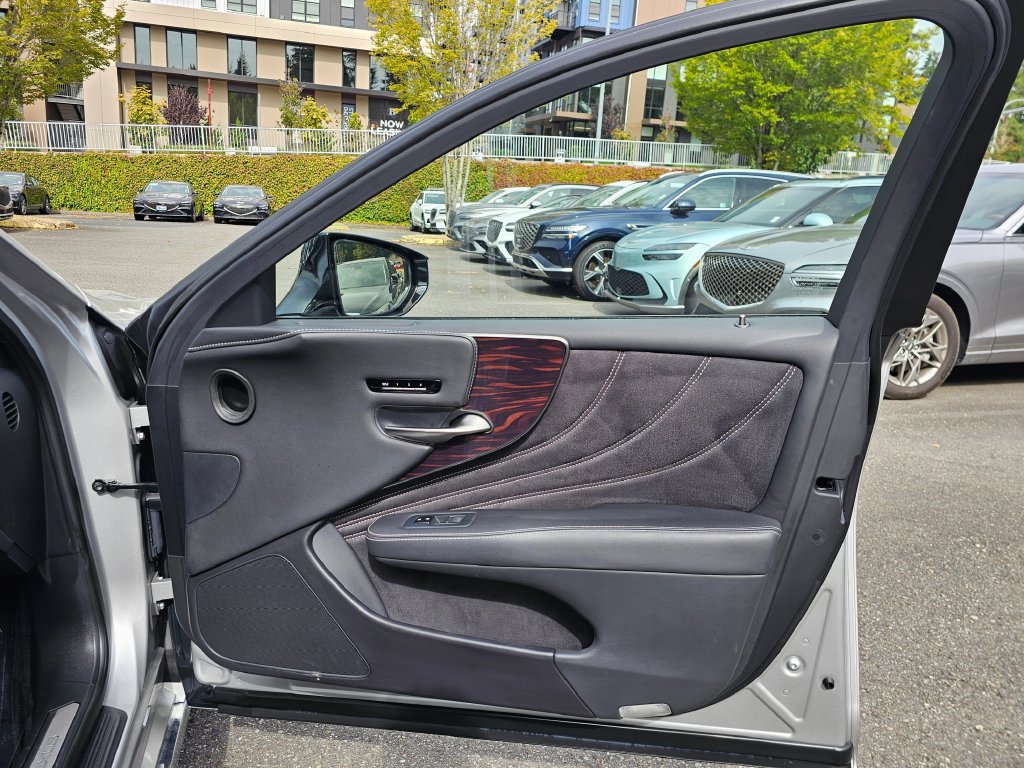 Used 2018 Lexus LS 500 AWD w/ Interior Upgrade Package image 30