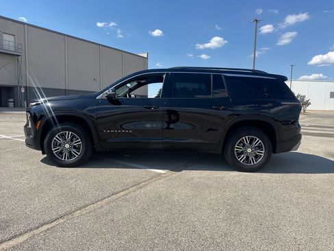 Used 2026 Chevrolet Traverse LT FWD image 3