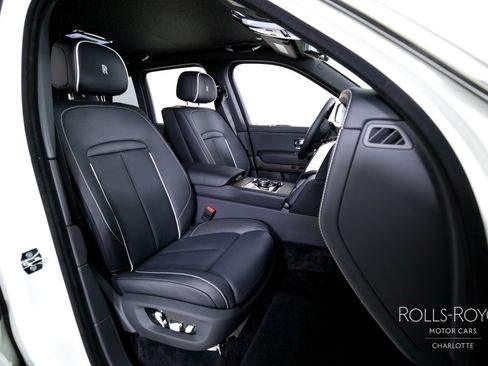 Certified 2025 Rolls-Royce Cullinan AWD/4WD image 33