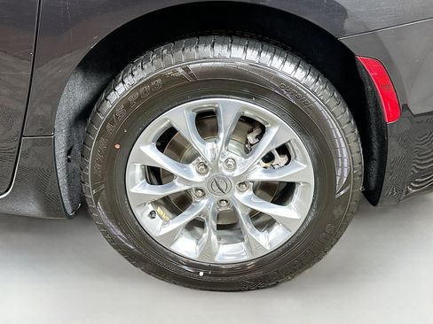 Used 2021 Chrysler Pacifica Touring-L AWD/4WD image 30