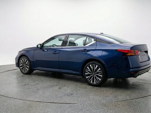 Used 2025 Nissan Altima 2.5 SV FWD image 6