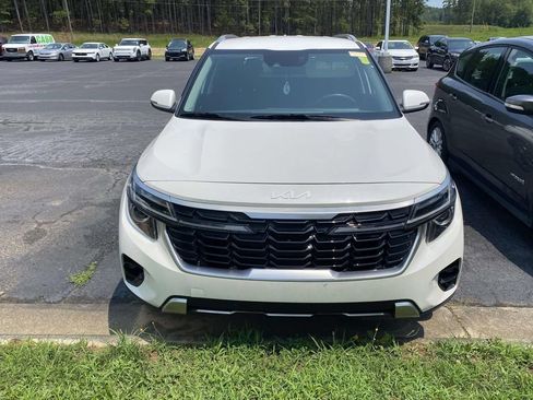 Used 2024 Kia Seltos S AWD/4WD image 2