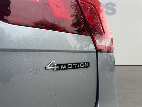 Used 2024 Volkswagen Tiguan SE AWD/4WD image 31