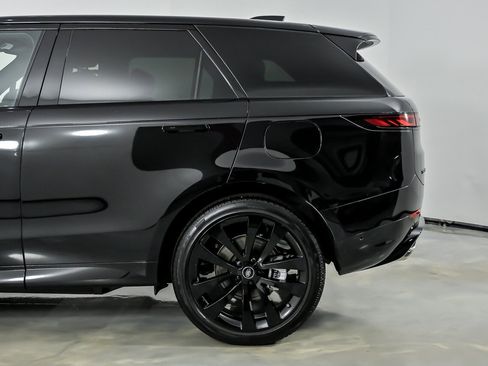Used 2025 Land Rover Range Rover Sport Dynamic SE AWD/4WD image 9