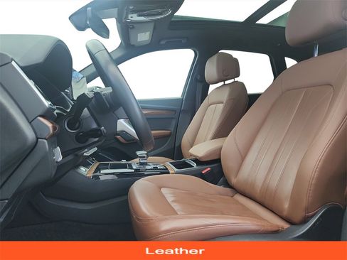 Used 2022 Audi Q5 2.0T Premium image 11