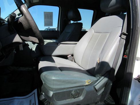 Used 2016 Ford F550 2WD Crew Cab Super Duty image 32