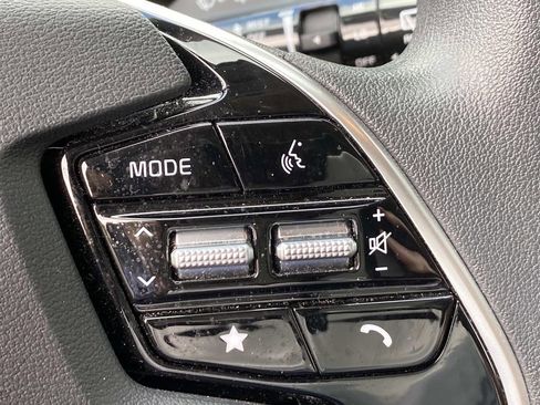 Used 2024 Kia Niro LX FWD image 16