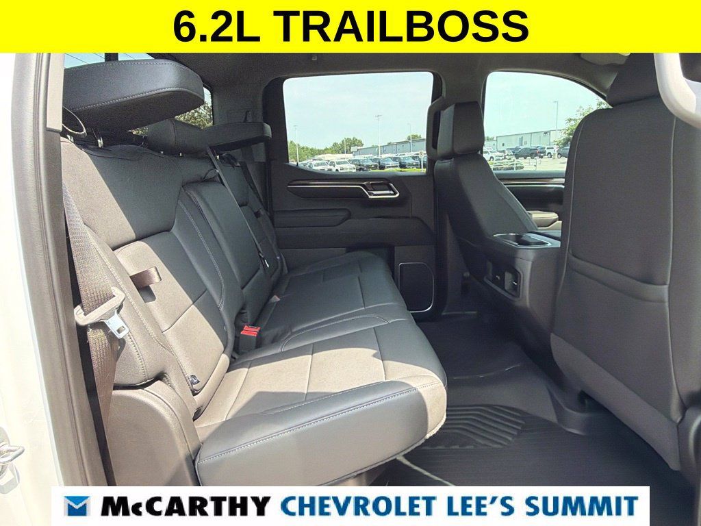 Used 2023 Chevrolet Silverado 1500 LT Trail Boss w/ Convenience Package II AWD/4WD image 32