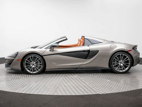 Used 2018 McLaren 570S Spider image 3
