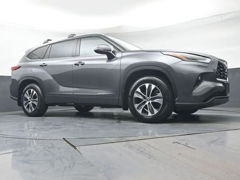 Certified 2021 Toyota Highlander XLE image 38