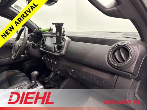 Used 2023 Toyota Tacoma TRD Off-Road image 15