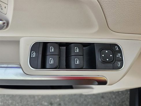 New 2026 Mercedes-Benz GLB 250 image 12