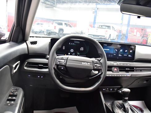 Used 2025 Kia K4 FWD image 8