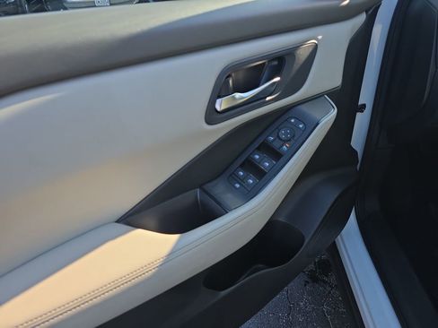 Used 2024 Nissan Rogue SV AWD/4WD image 19