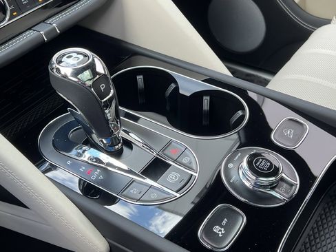 Certified 2025 Bentley Bentayga image 38