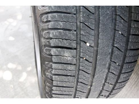 Used 2018 Ford Explorer XLT FWD image 28