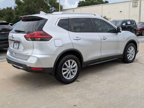 Used 2018 Nissan Rogue SV w/ Premium Package FWD image 6