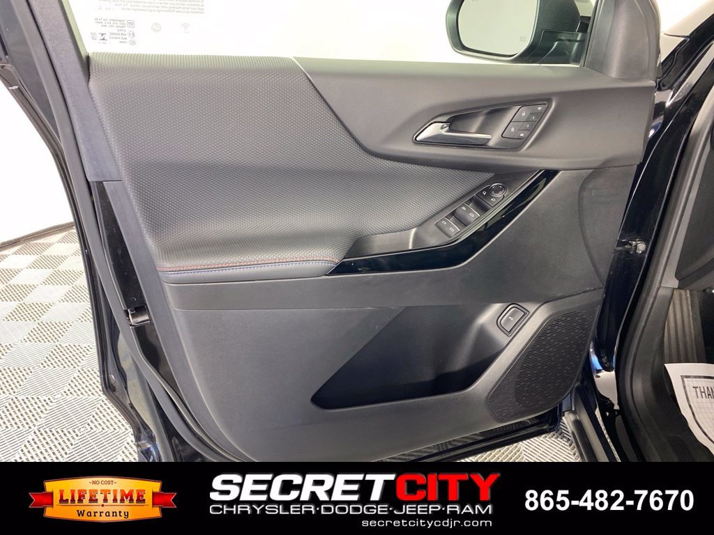 Used 2025 Chevrolet Equinox RS w/ Convenience Package III FWD image 12