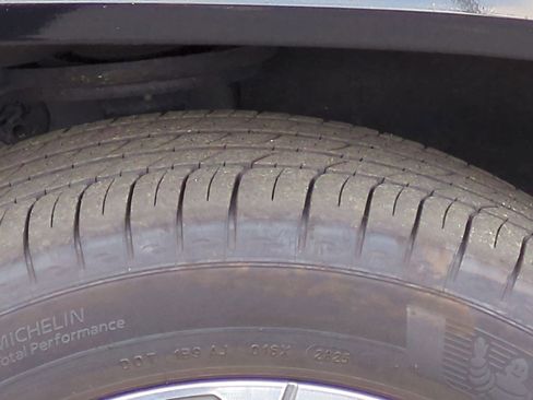 Used 2021 GMC Acadia Denali w/ Denali Technology Package image 11