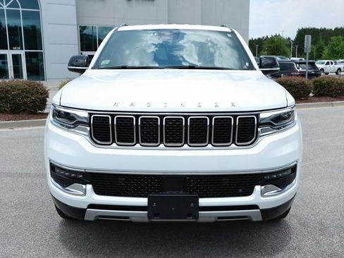 Used 2023 Jeep Wagoneer L Series II AWD/4WD image 2
