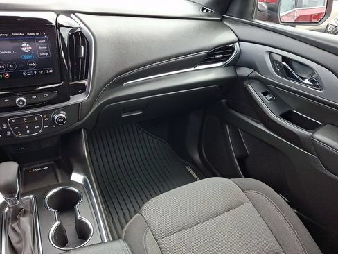 Used 2023 Chevrolet Traverse LT FWD image 17