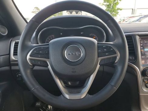 Used 2018 Jeep Grand Cherokee Altitude RWD image 23