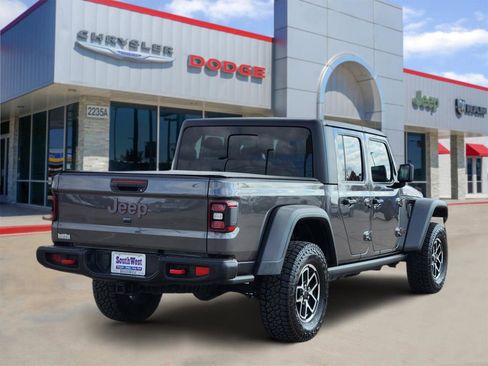 Used 2024 Jeep Gladiator Rubicon w/ Convenience Group image 5