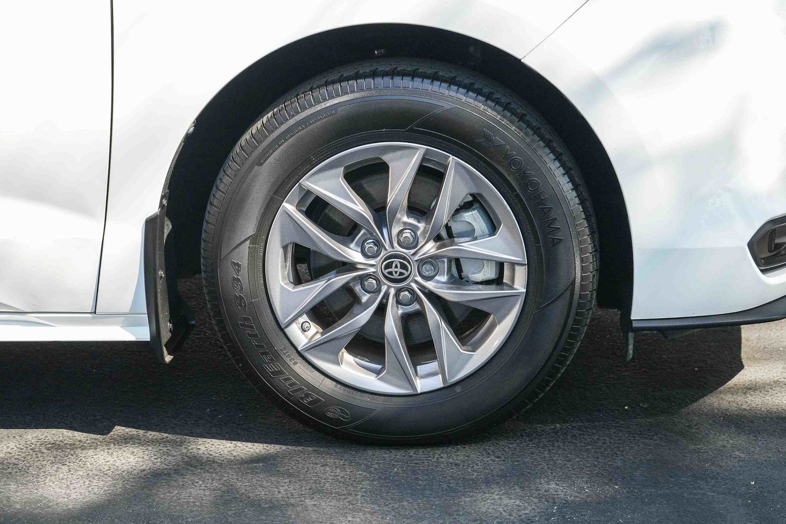 Used 2023 Toyota Sienna LE w/ LE Plus Package FWD image 10