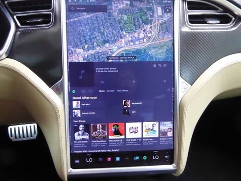 Used 2013 Tesla Model S Performance image 14