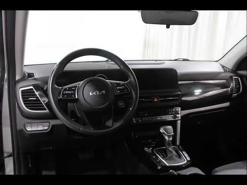 Used 2024 Kia Seltos S AWD/4WD image 6
