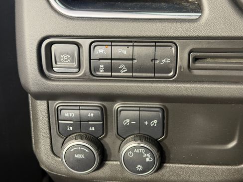 Used 2022 Chevrolet Suburban Premier AWD/4WD image 15