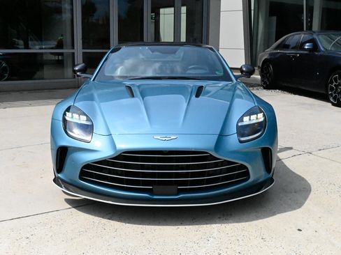 Used 2025 Aston Martin V8 Vantage Coupe RWD image 2