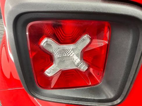 Used 2021 Jeep Renegade Sport FWD image 24